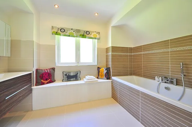 Salle de bain rénovée avec des équipements modernes